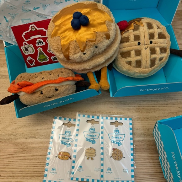FAO Schwarz NYC Breakfast Plush Set- Pancake Waffle Bagel NWT with MENU - Picture 5 of 14